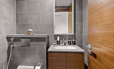 Bright Central 1BR | Extra Room | Private Balcony