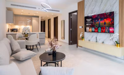 Stylish Chic 1BR Apartment w/ Gym, Pool & Balcony