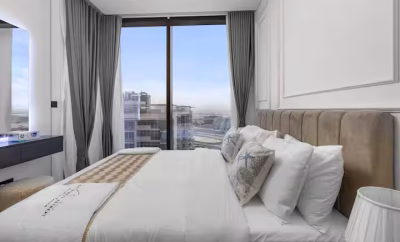 Chic Urban Escape Crest 1BR w/ Private Balcony